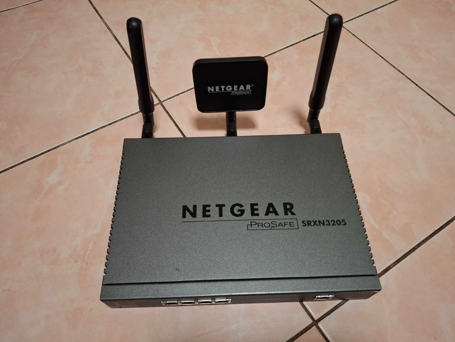 Бездротовий VPN-міжмережевий екран Netgear SRXN3205 (Wi-Fi)