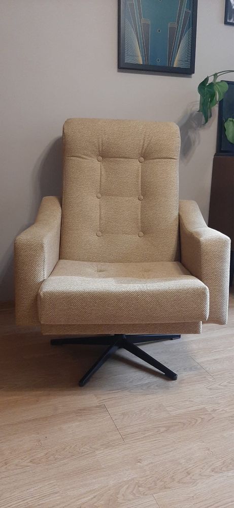 Fotel Uszak PRL tkanina przyjazna zwierzetom