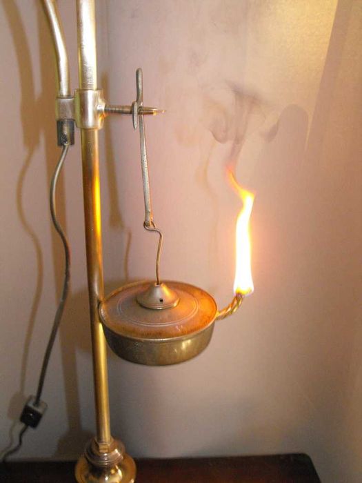 Mosiężna lampka oliwna/kaganek.