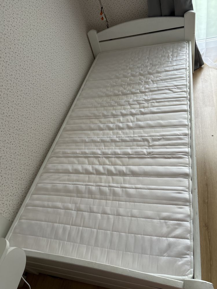 Lóżko 90/200 z. Materacem