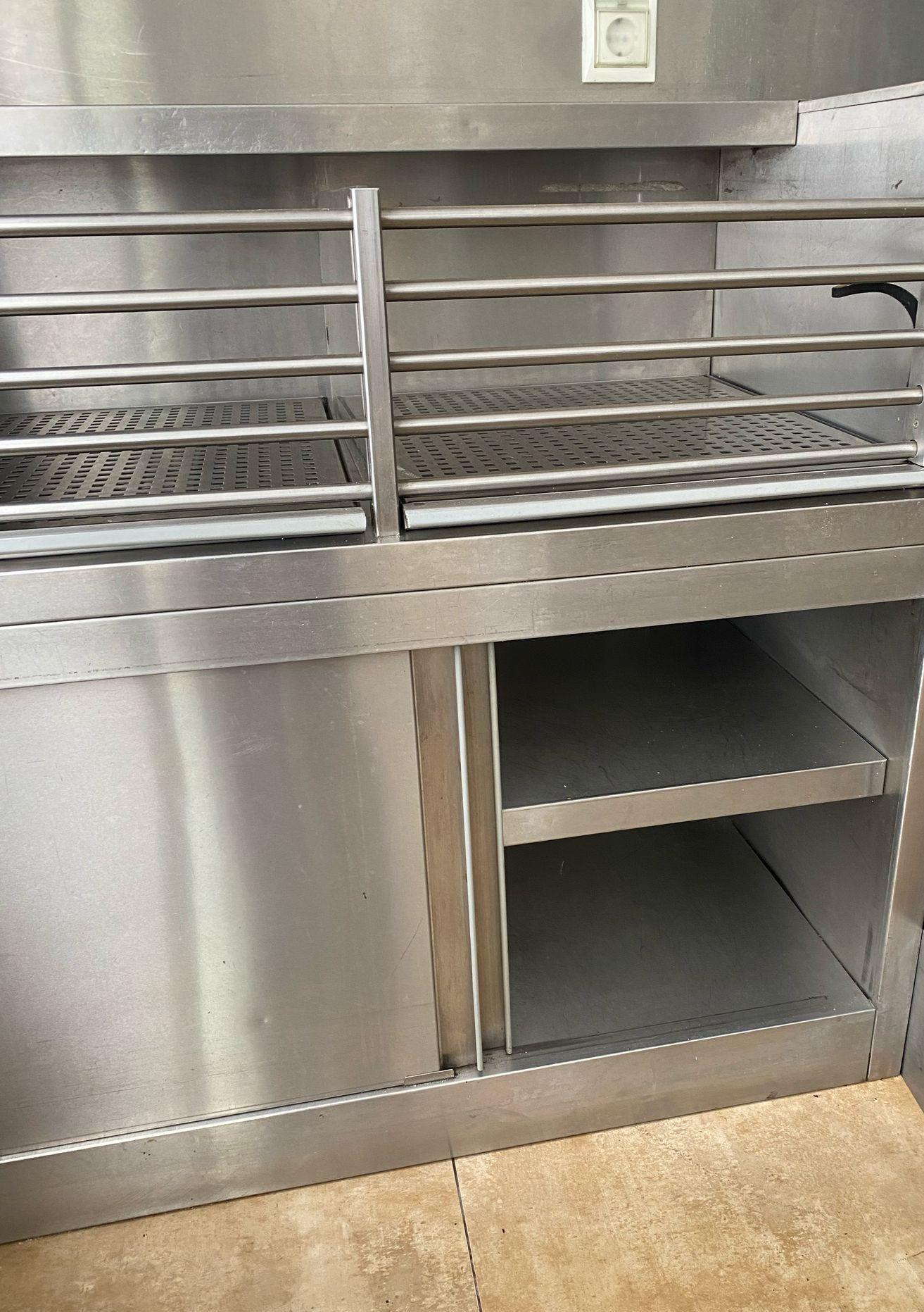 LIQUIDAÇÃO TOTAL - Mobiliário e equipamentos de Pão-Quente e Pastelari