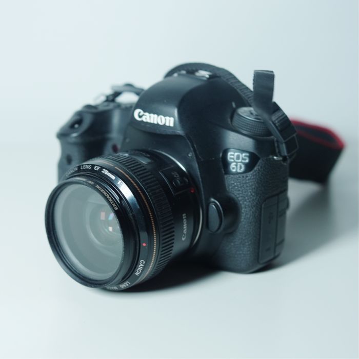 Фотоаппарат Canon EOS 6D + Canon EF 28 mm F/1.8 USM
