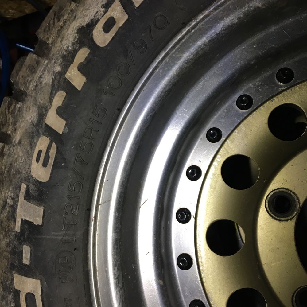 Pneus 215/75R BF Goodrich Mud Terrain T/A KM3