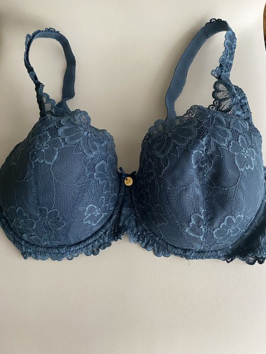 Piękny biustonosz MAT Lingerie – model Carmela 053/22 90D