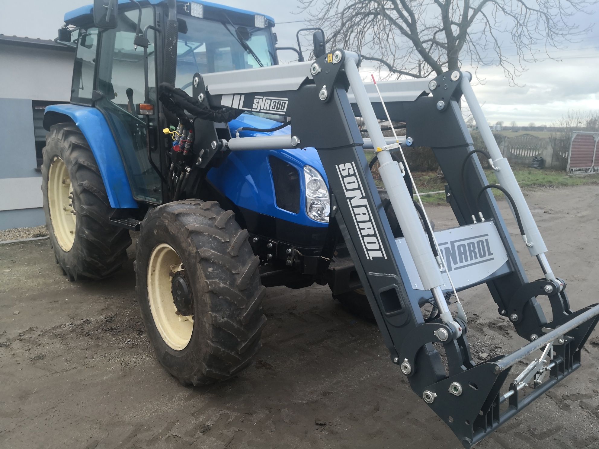 Ładowacz czołowy, tur Sonarol snr300 new holland