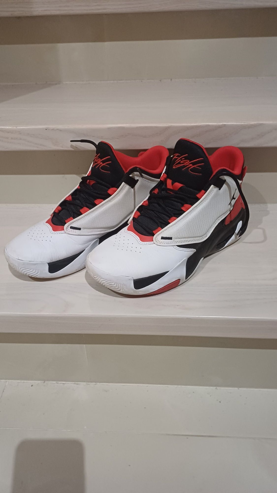 Ekskluzywne buty Nike Jordan aura 4