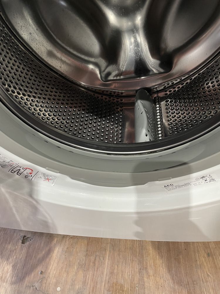 Вузька пральна машина AEG (стиральная)