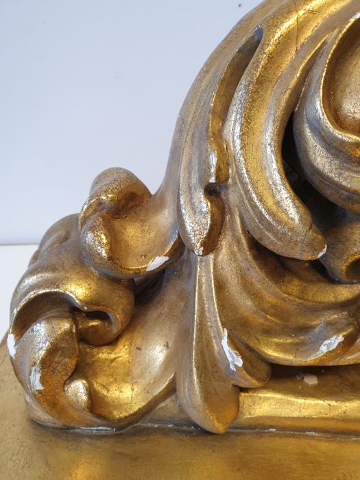 grande antiga mísula em talha dourada