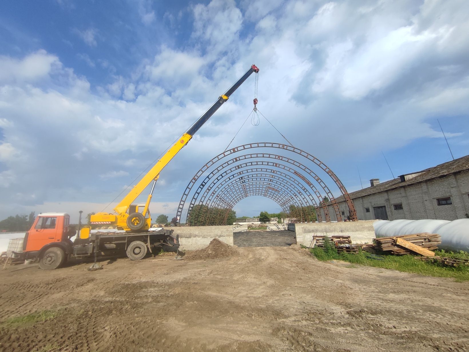 Послуги автокранів 25 тонн  у м.Ковель та Волинській обл. від власника