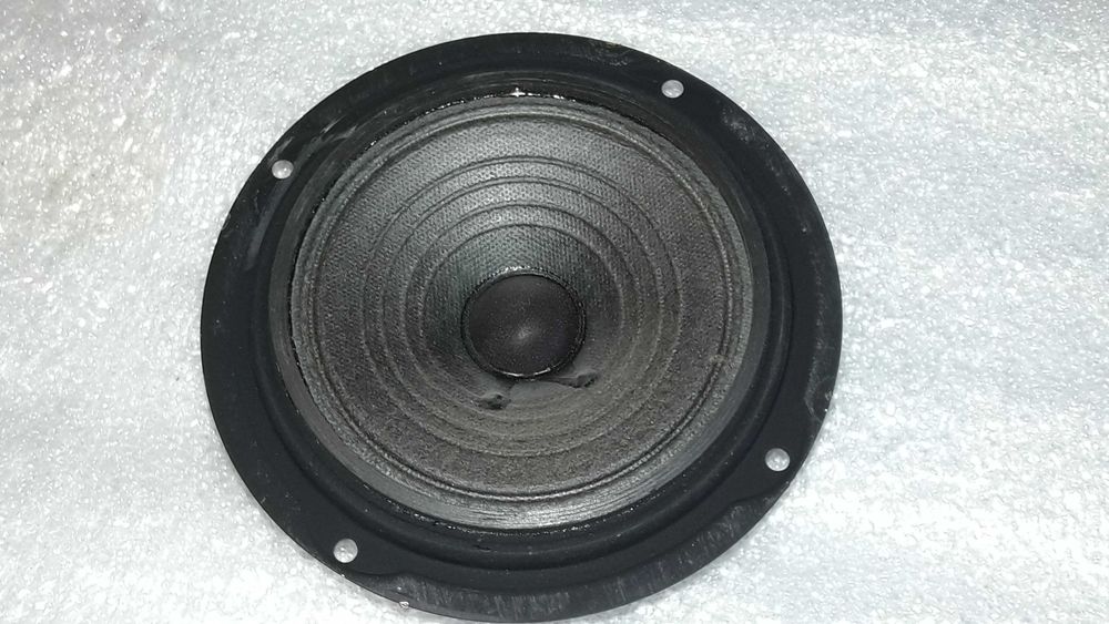 среднечастотный динамик Pioneer PM-122A.