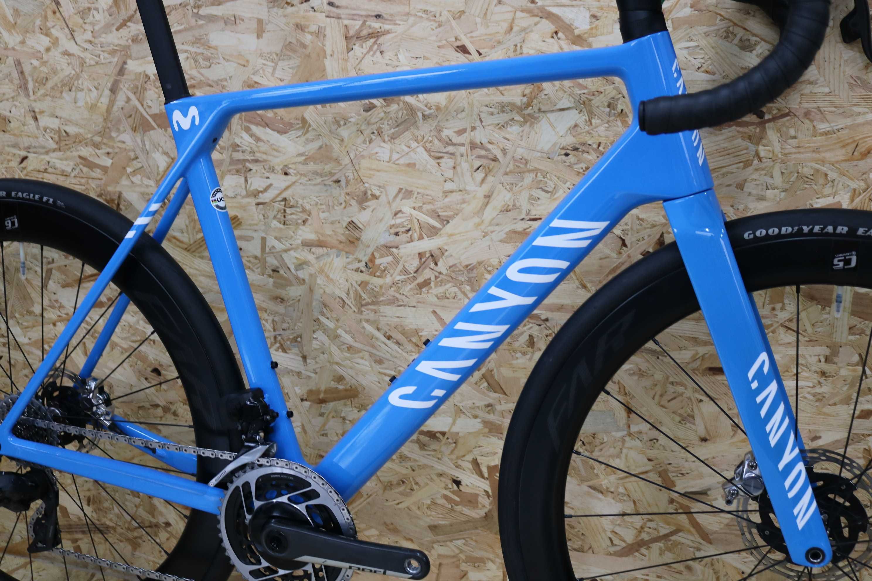 Bicicleta topo de gama Canyon CFR Movistar - Sram Red AXS - Rodas carb