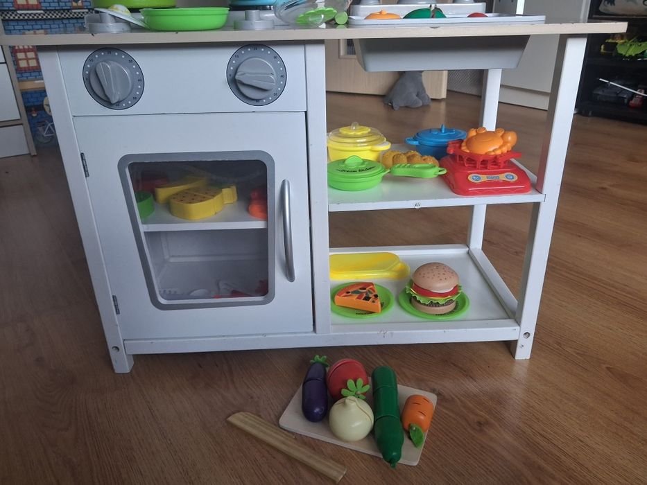 Kuchnia dla dzieci plus mikrofalówka i dużo akcesoriów