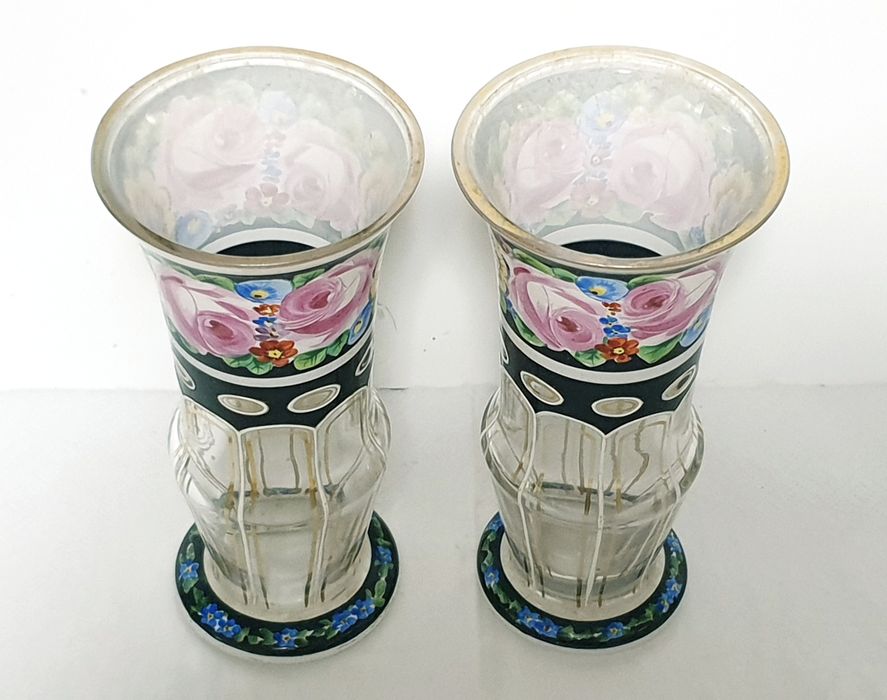 Par de lindissimas antigas jarras Arte Nova em cristal esmaltado à mao