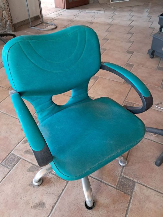 Продам обладнання для перукарні Б/В