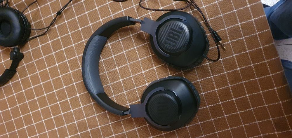 Навушники JBL та AKG