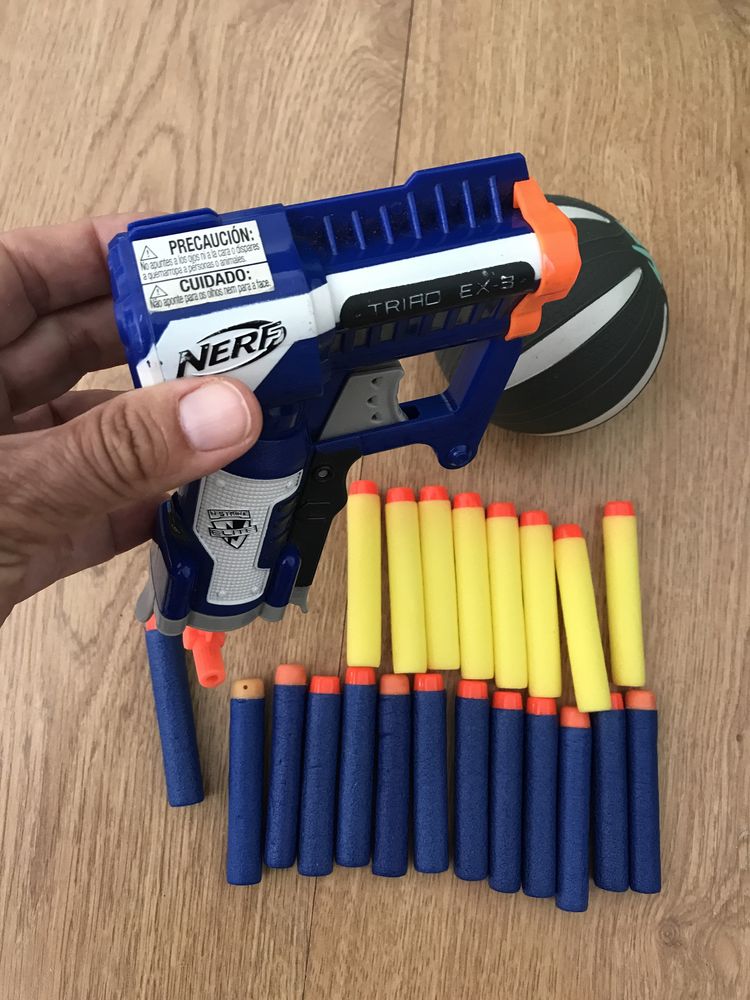 Pistola de lança dardos Nerf Elite Triad 3-EX