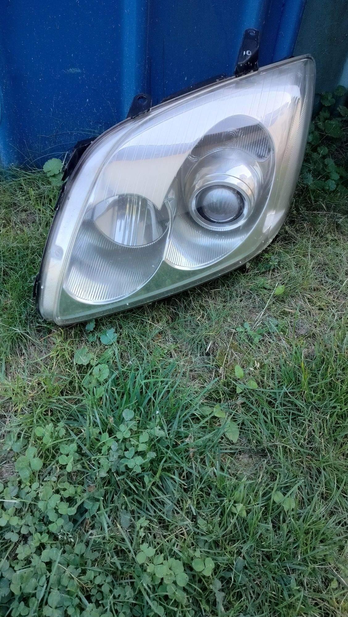 Sprzedam lampe do Toyota Avensis