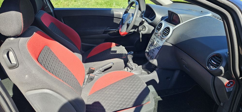 Opel Corsa D 1.6T GSi OPC 150koni