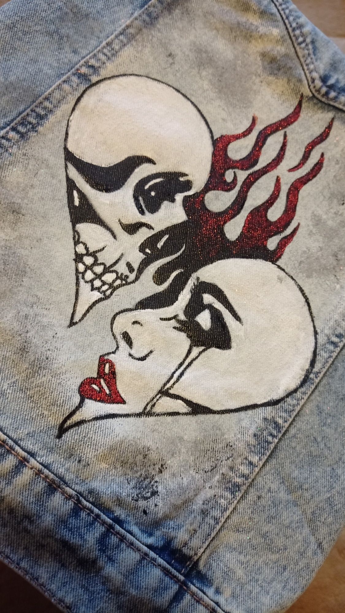 Kurtka jeansowa ręcznie malowana F&F s czaszki serce