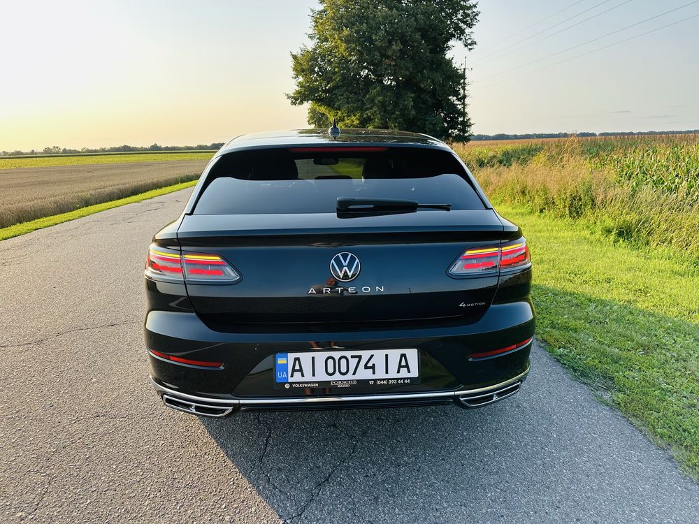 Офіційне авто. R-LINE, повний привід