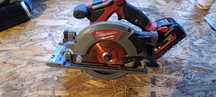 Piła tarczowa Milwaukee m18 ccs55 z Aku 5.5 ah
