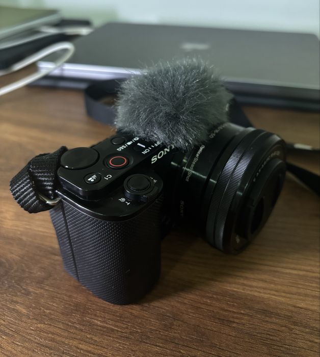 Камера Sony ZV-E10 в ідеальному стані