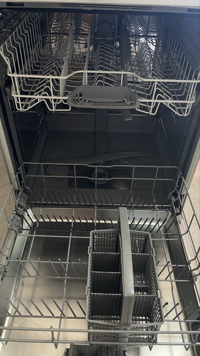 Máquina de lavar loiça Bosch SilencePlus inox – 60 cm (a funcionar)