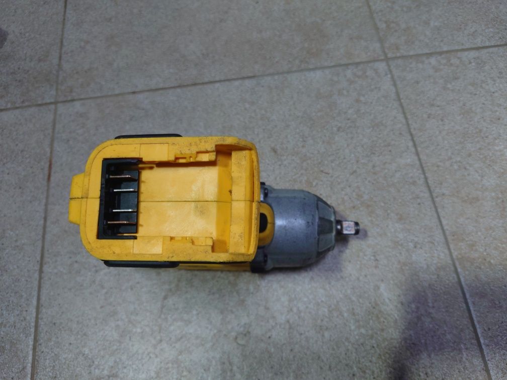 Гайковерт DeWalt DCF899.