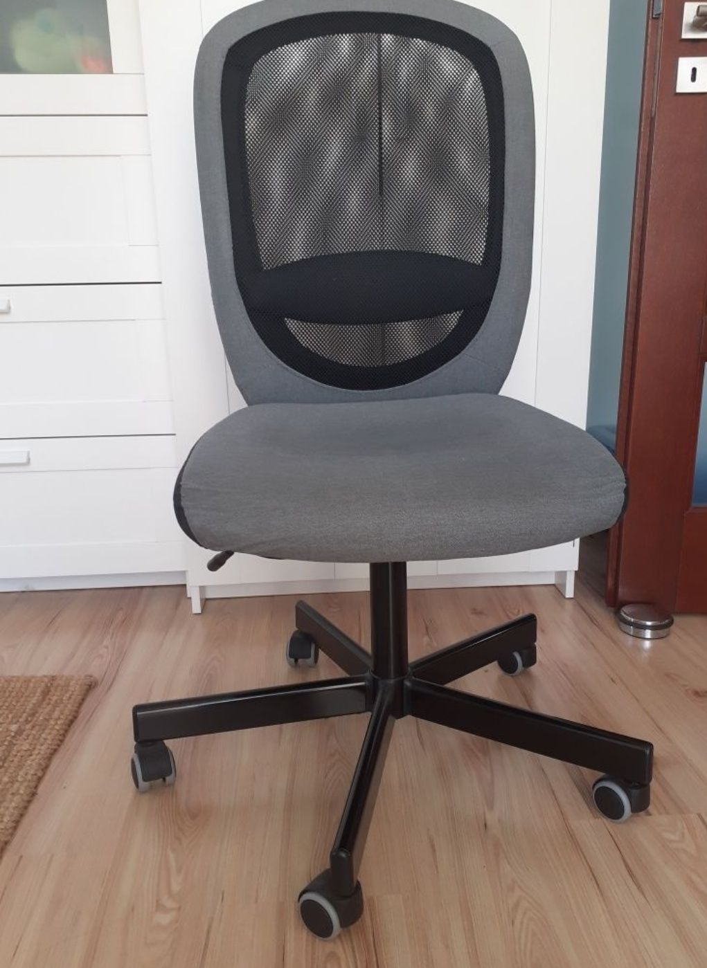 Krzesło biurowe Ikea Flintan szare