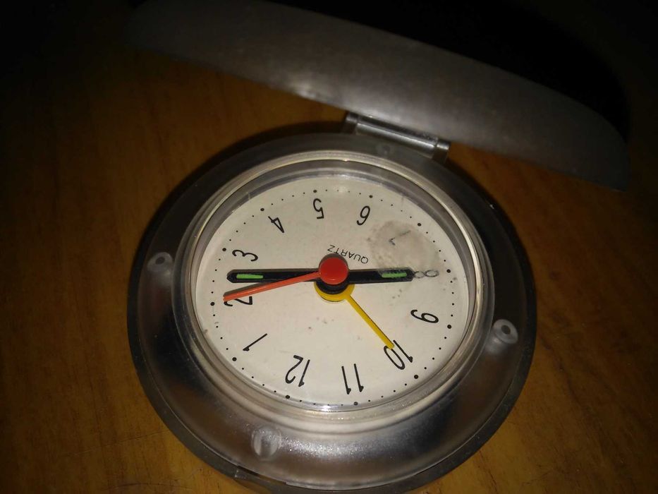 Походный будильник на батарейке