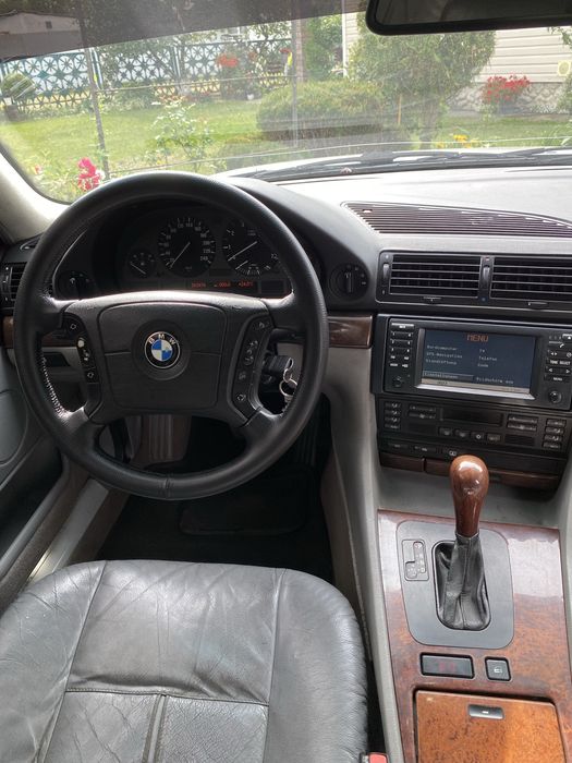 Продам BMW E38 740I, 4.4, без ваносів, акпп, в хорошому стані.