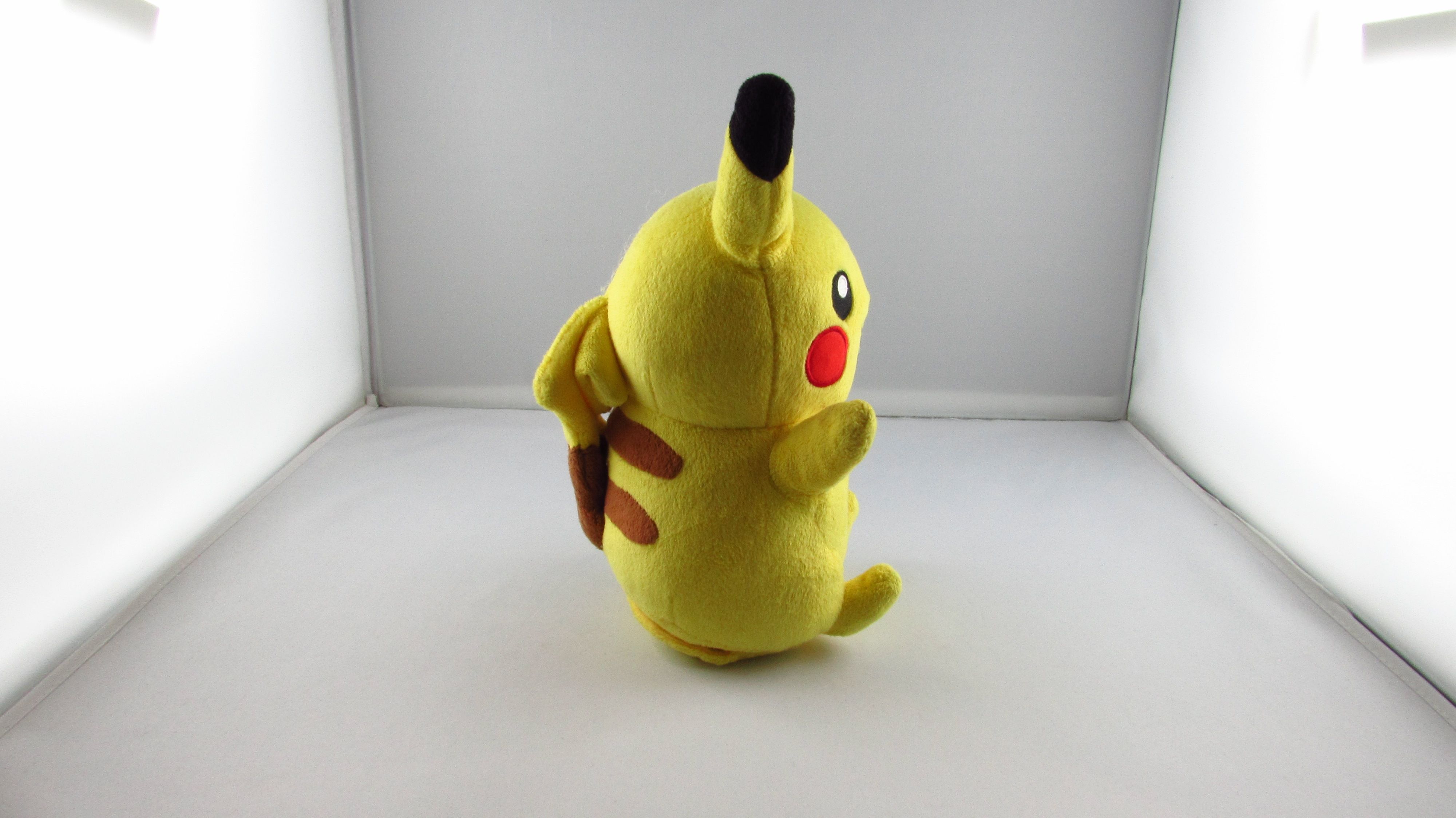 TOMY - Nintendo My Friend Pikachu Pluszak Światło/Dźwięk Interaktywny