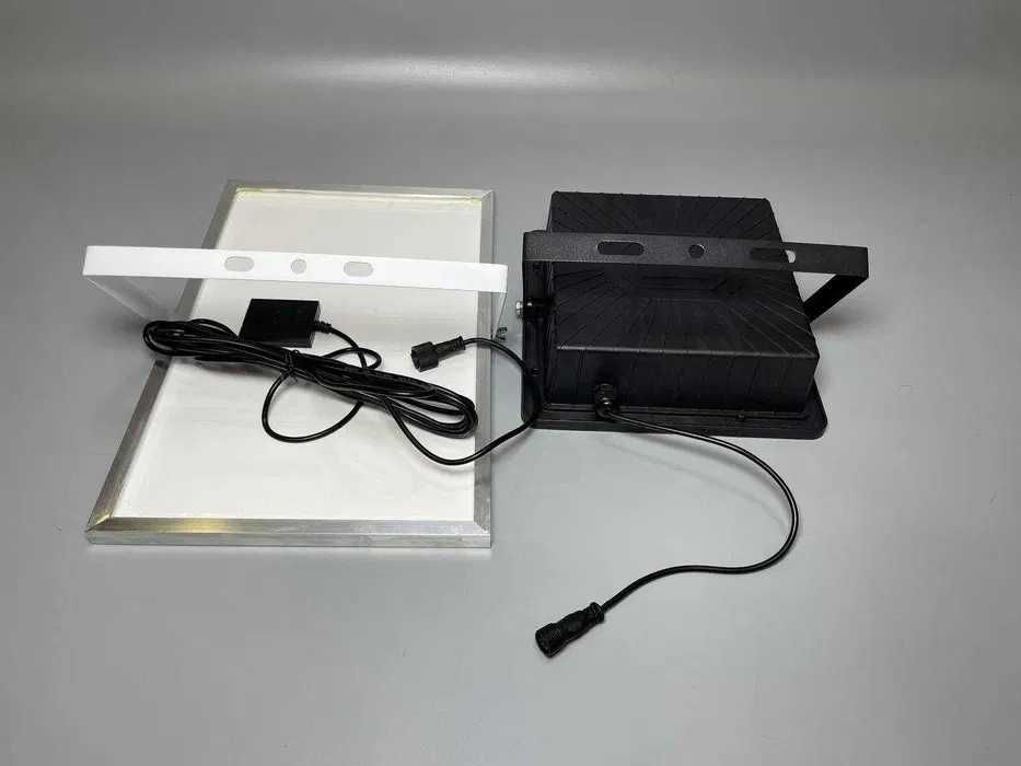 Яскравий вуличний  світильникLED прожектор з датчиком руху  солн панел