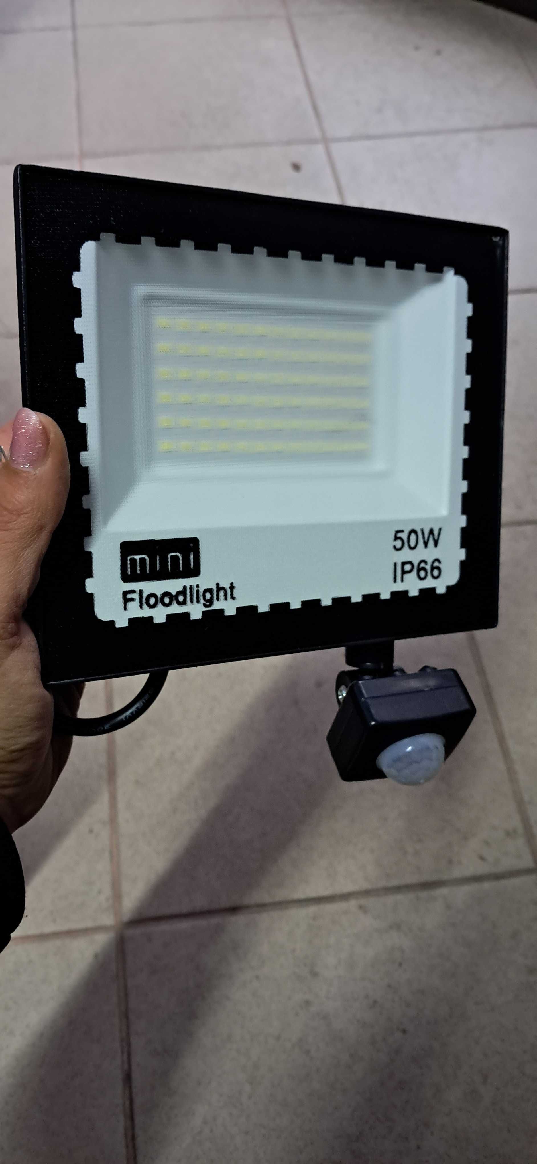 HALOGEN 50W z czujnikiem ruchu lampa naświetlacz