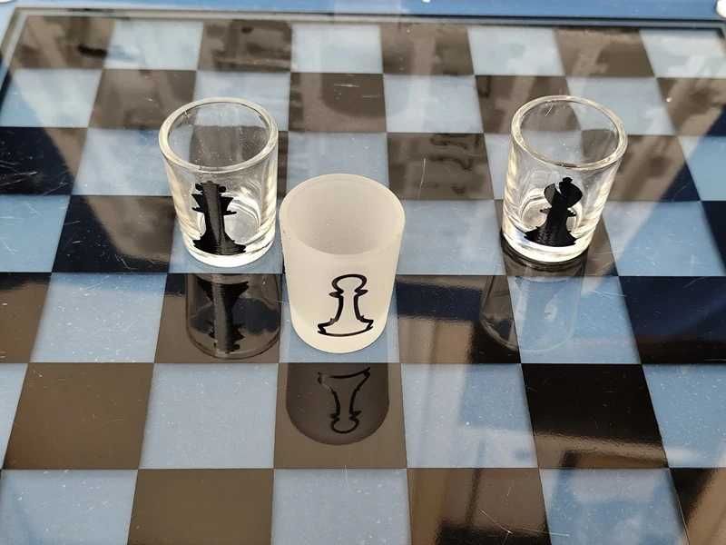 Jogo xadrex com copos de shot