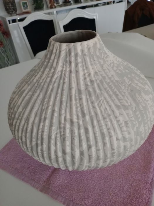 Vendo  jarrão em  grey  muito giro   dá para colocar flores ou usar as