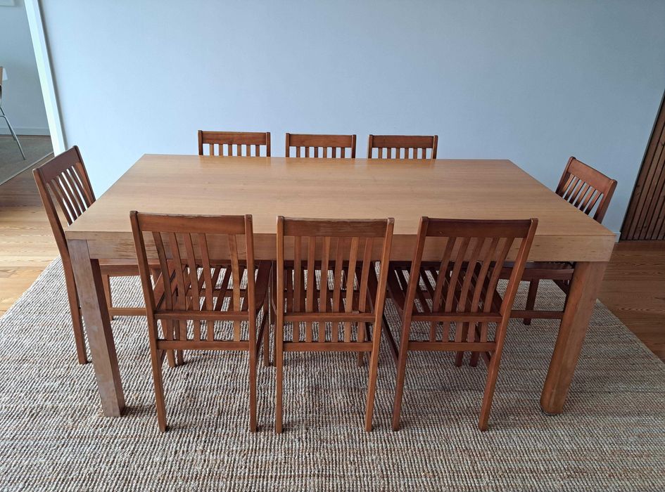 Mesa extensível e 8 cadeiras de cerejeira para sala