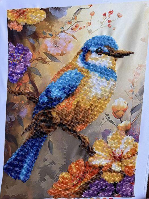 Картина вишита бісером «Весіння пташечка», ручна робота