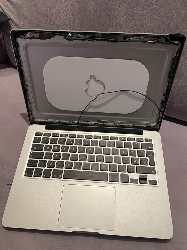 MacBook Pro 13 zbity wyświetlacz