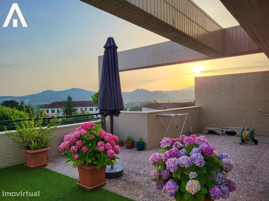 Cobertura T4 Duplex com terraços e duas garagens