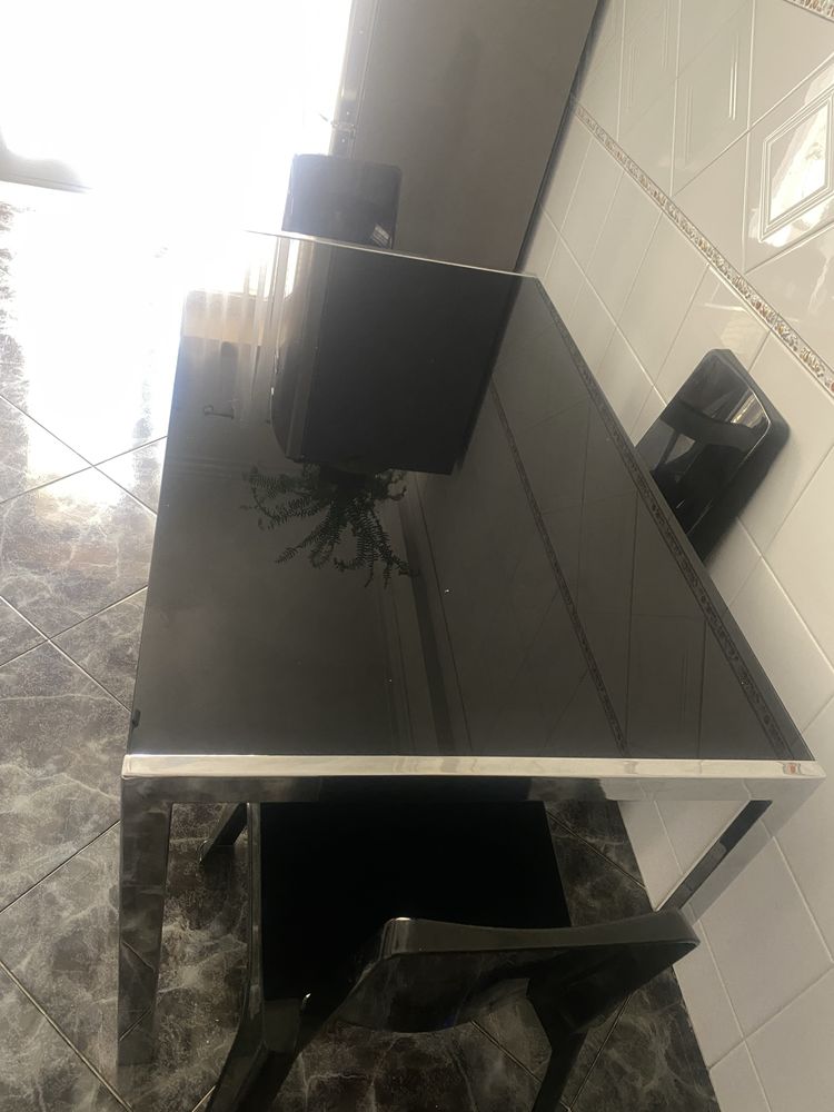 Mesa de cozinha, vidro preto brilhante, temperado + 4 cadeiras pretas