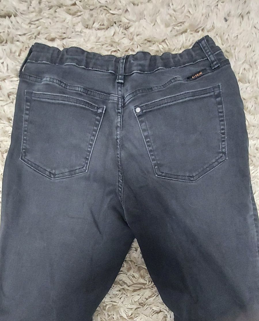 Sprzedam jeansy chłopięce firmy H&M w rozmiarze 170cm.