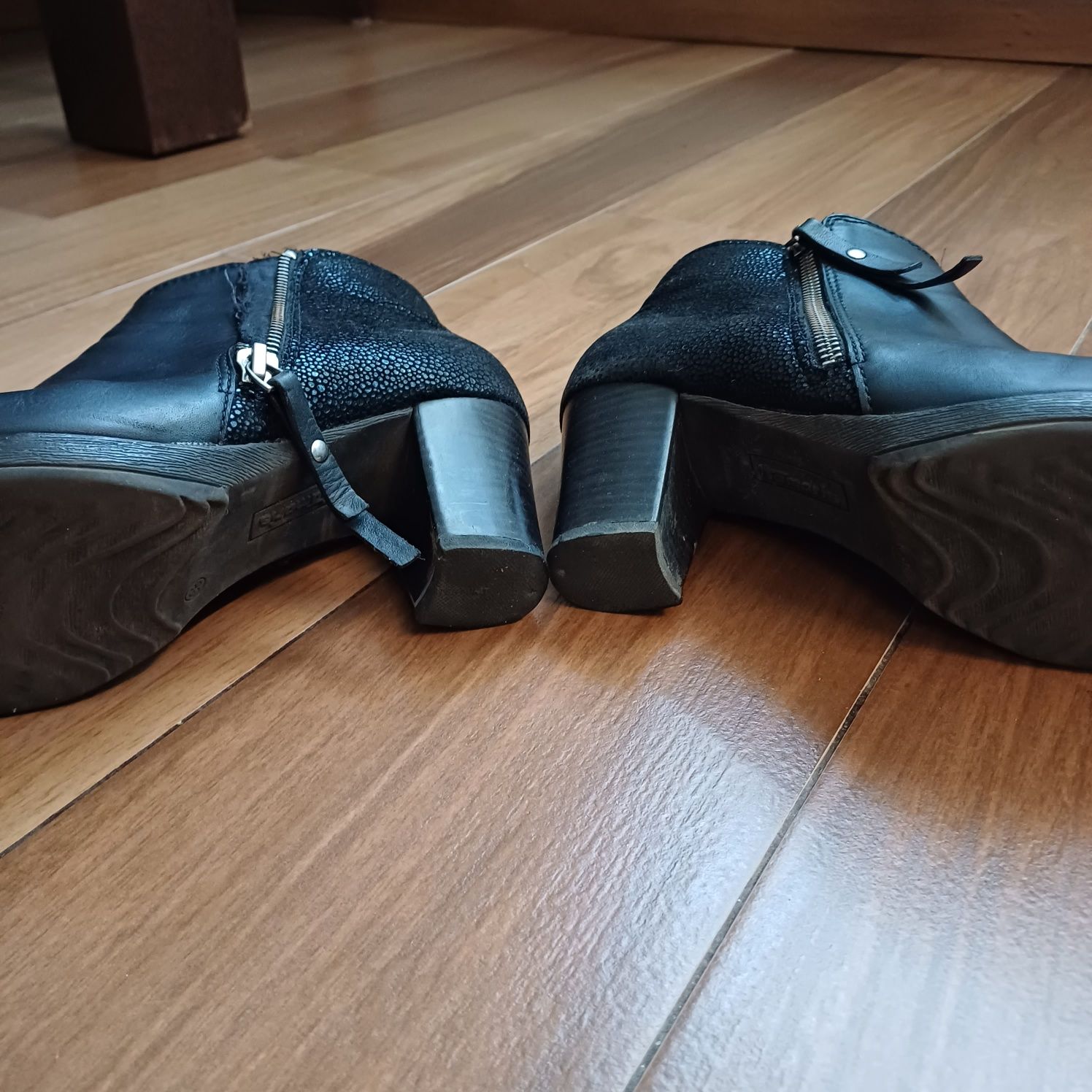 Czarne botki na obcasie  Tamaris r 38