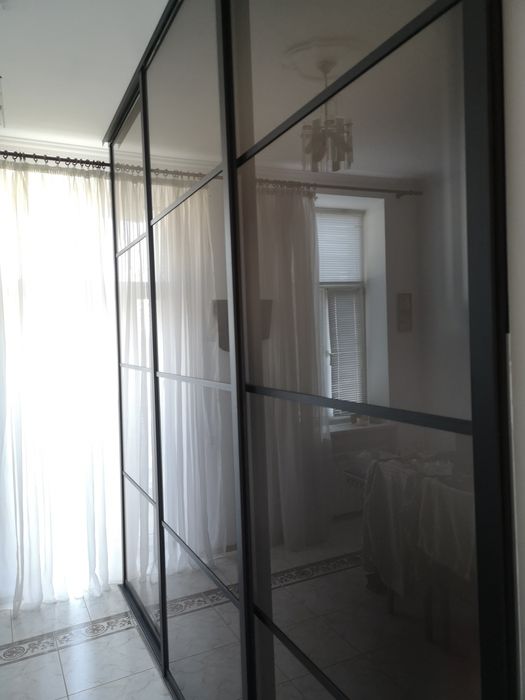 Кімнатна переборка або фасад шафи