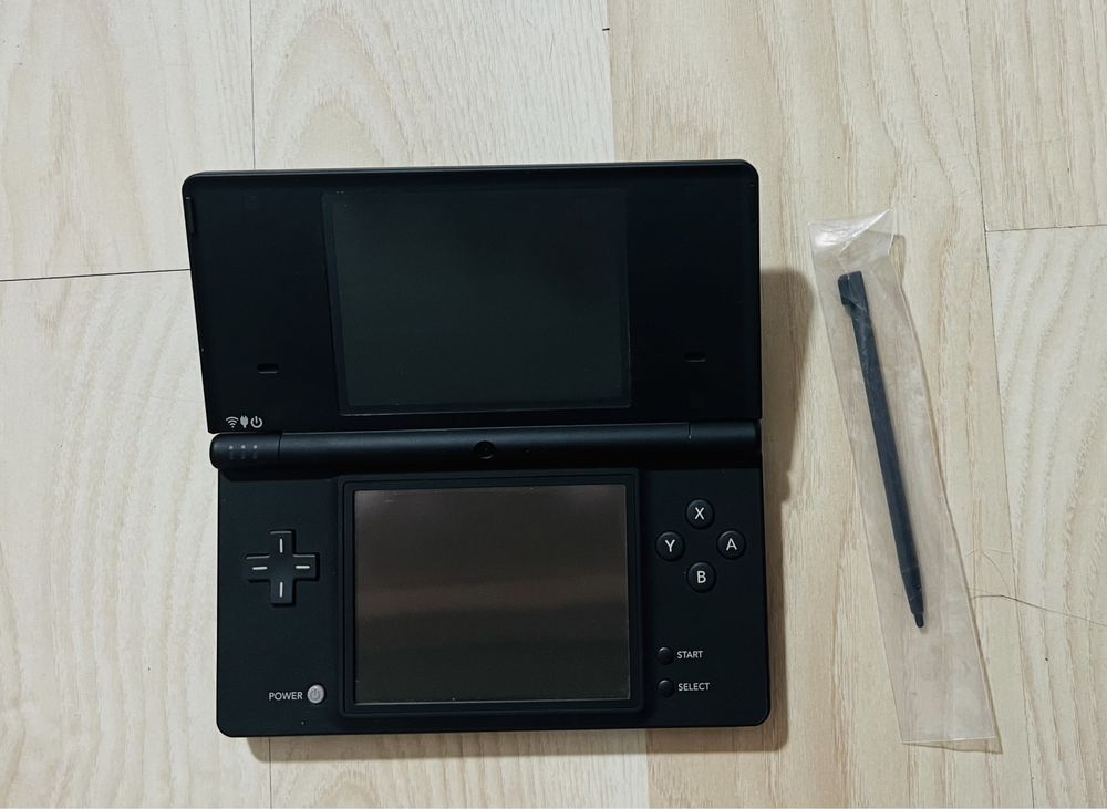 Nintendo DSi czarny !!! Otwarty tylko raz w celu przetestowania !