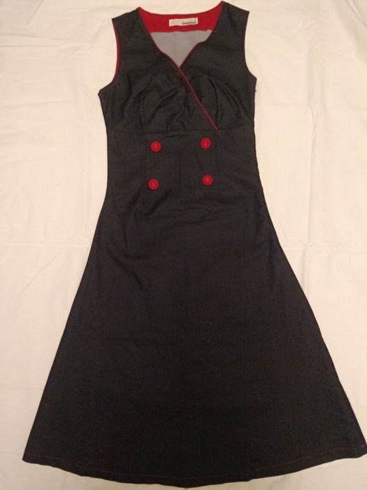 Джинсовий сарафан з червоною обстрочкоюС