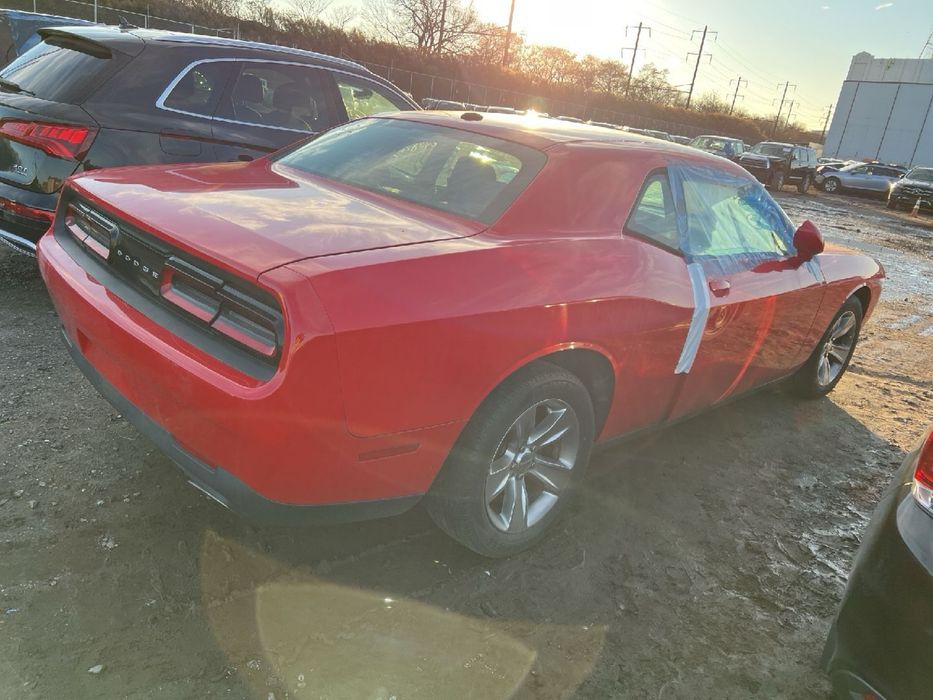 Крышка багажника Dodge Challenger
