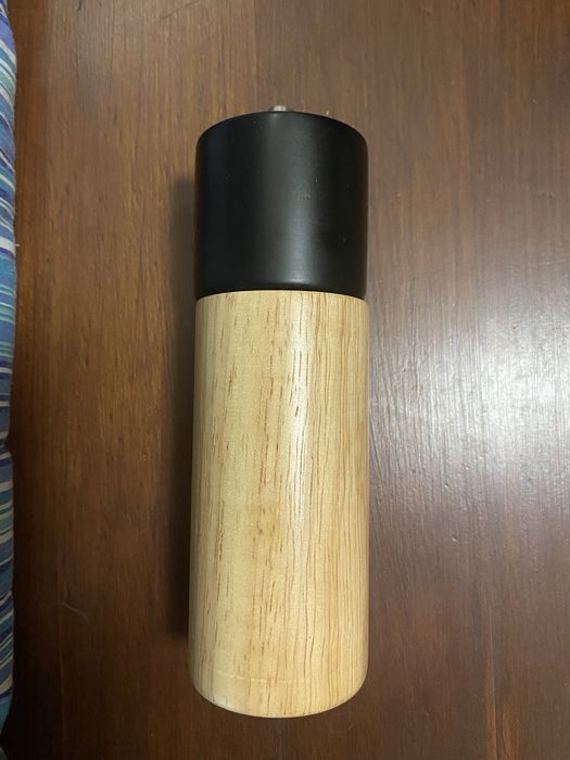 Moinho manual de madeira