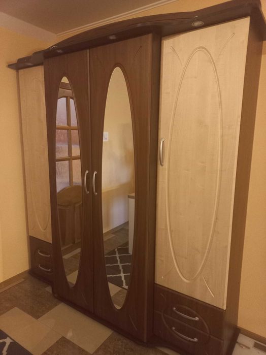 Szafa 4drzwiowa 2x2,2 m