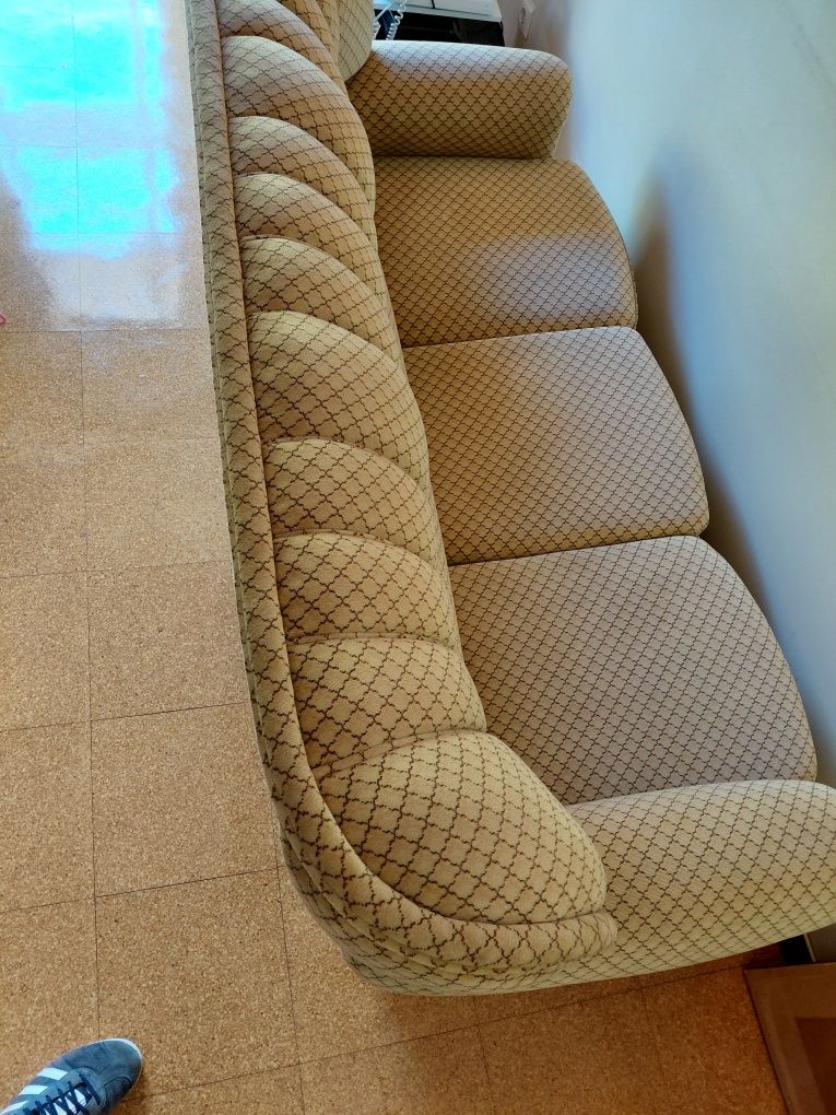 Conjunto de sofá cama e duas poltronas